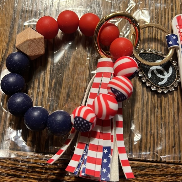 Keychain wrist beads 3 card pockets snap closure American flag - Picture 4 of 6